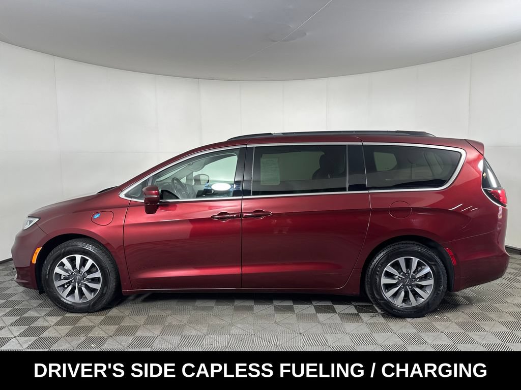 Used 2021 Chrysler Pacifica Touring w/ Cold Weather Group FWD image 2