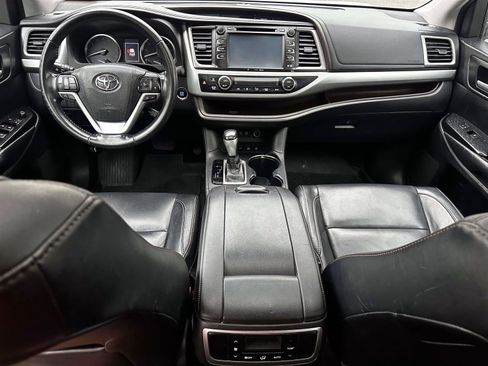 Used 2018 Toyota Highlander XLE AWD/4WD image 19