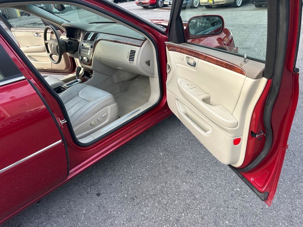 Used 2006 Cadillac DTS w/ Trunk Convenience Package FWD image 28