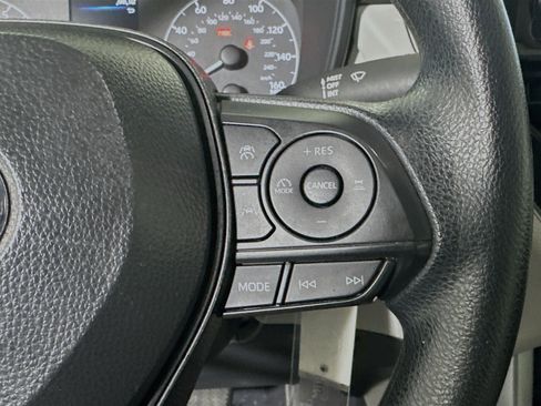 Used 2025 Toyota Corolla Cross L image 17