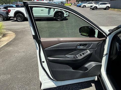 Certified 2023 Nissan Rogue SV w/ SV Premium B Package FWD image 13