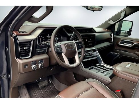 Used 2025 GMC Sierra 3500 Denali w/ Denali Reserve Package image 18