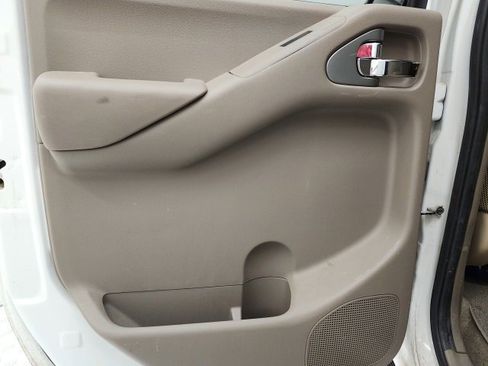 Used 2017 Nissan Frontier SV w/ SV Value Truck Package image 9