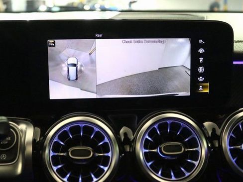 Used 2023 Mercedes-Benz GLB 250 4MATIC image 29