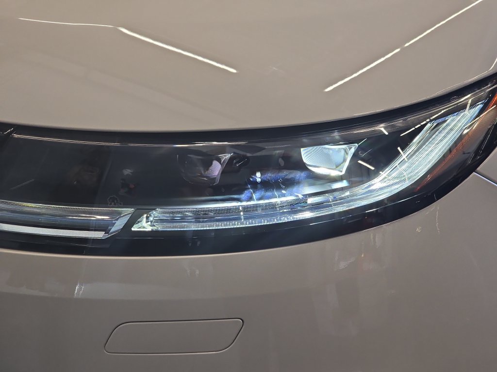 New 2026 Land Rover Range Rover Sport SE AWD/4WD image 21