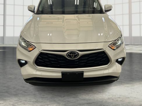 Used 2022 Toyota Highlander XLE AWD/4WD image 22