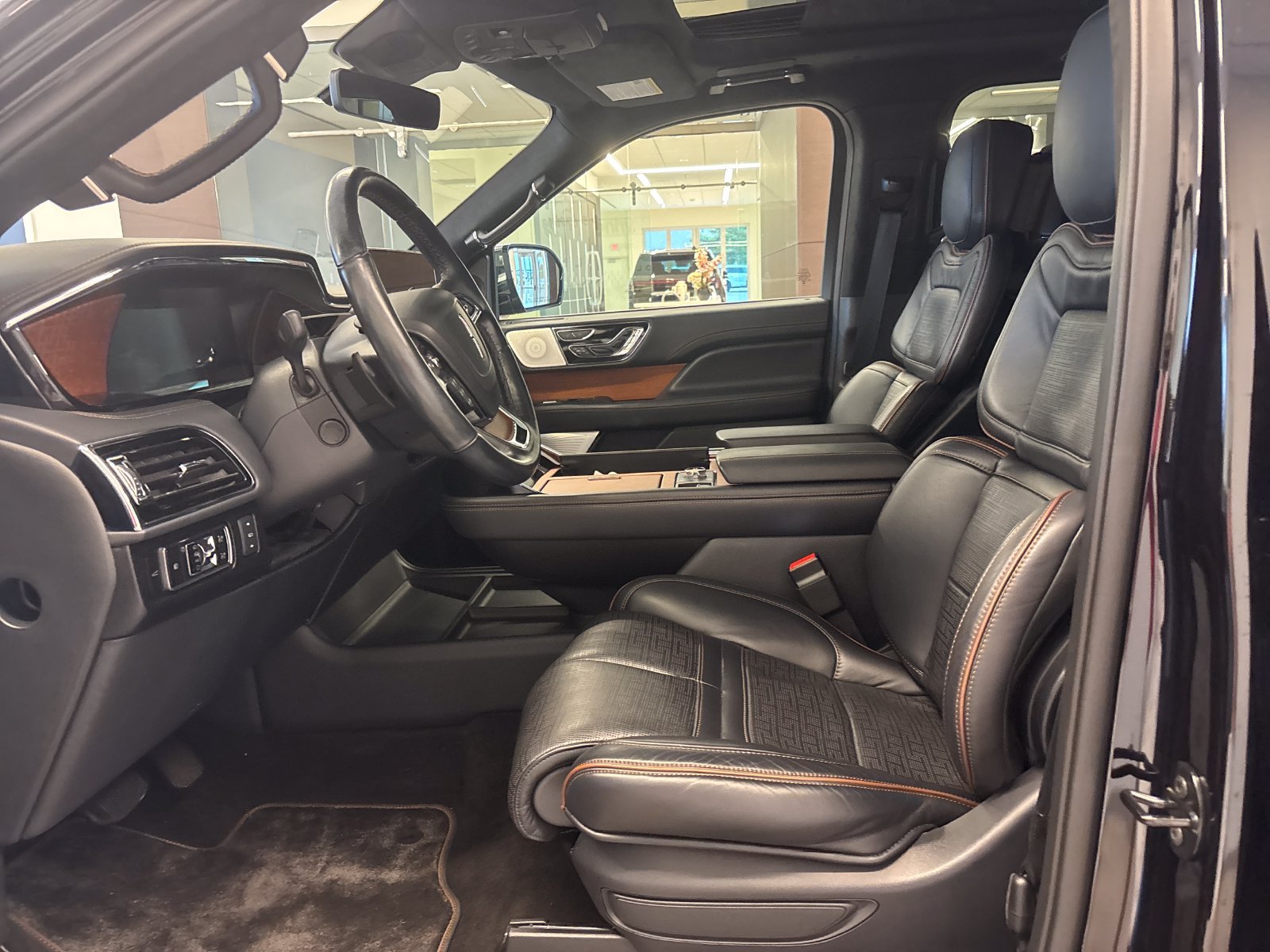 Certified 2024 Lincoln Navigator Black Label AWD/4WD image 11