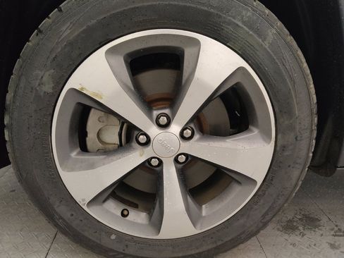 Used 2020 Jeep Cherokee Limited image 31