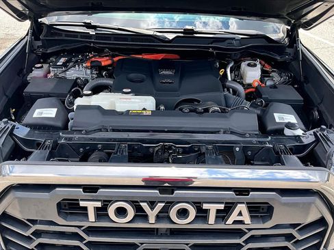 Used 2022 Toyota Tundra Platinum AWD/4WD image 32