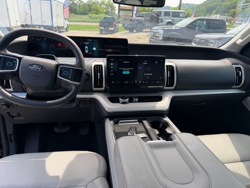 Used 2025 Ford Expedition Max Active AWD/4WD image 11