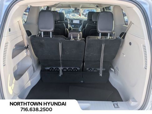 Used 2024 Chrysler Pacifica Touring-L image 38