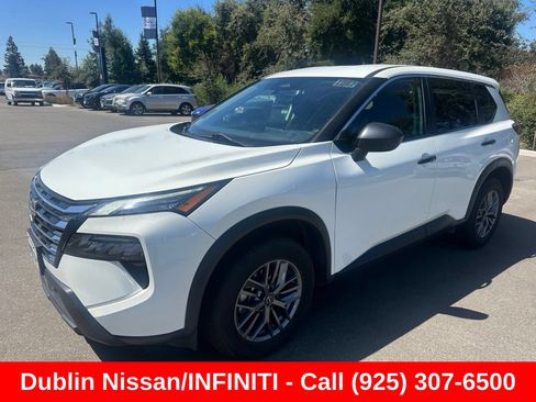 Used 2024 Nissan Rogue S FWD image 2