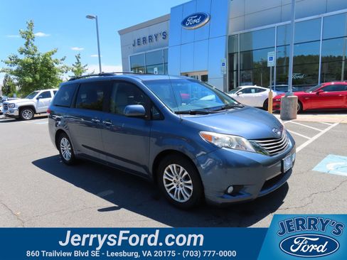 Used 2014 Toyota Sienna XLE FWD image 1