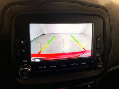 Used 2016 Jeep Renegade Trailhawk w/ Premium Trailhawk Package AWD/4WD image 25