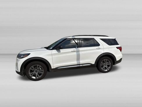 Used 2025 Ford Explorer Active w/ Active Comfort Package AWD/4WD image 9