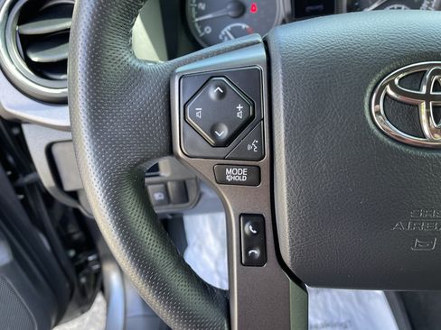 Used 2018 Toyota Tacoma TRD Off-Road w/ Technology Package AWD/4WD image 20