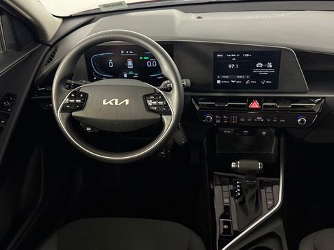 Used 2025 Kia Niro LX image 13