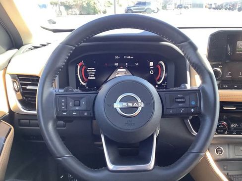 Used 2023 Nissan Rogue Platinum w/ Platinum Premium Package image 11