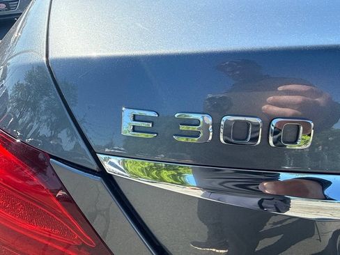 Used 2017 Mercedes-Benz E 300 4MATIC image 8