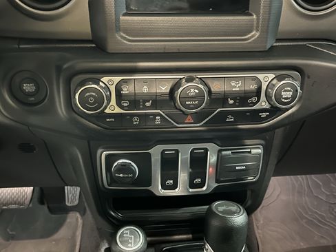 Used 2022 Jeep Wrangler Willys image 20