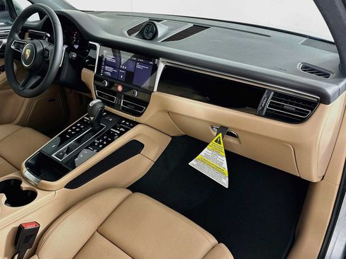 New 2026 Porsche Macan AWD/4WD image 30