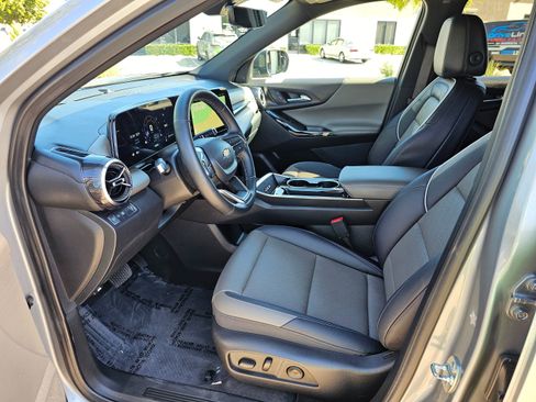 Used 2025 Chevrolet Equinox LT w/ Convenience Package II image 16