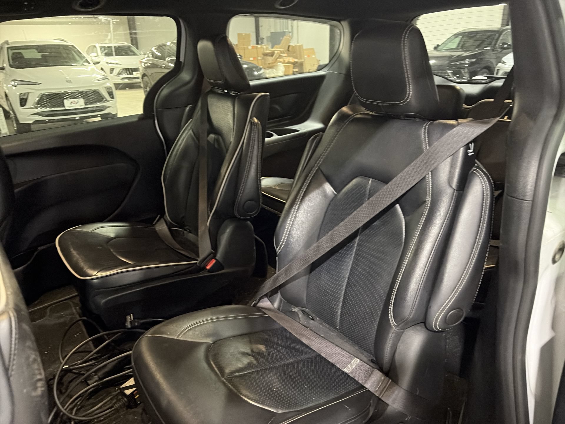 Used 2024 Chrysler Pacifica Premium FWD image 28