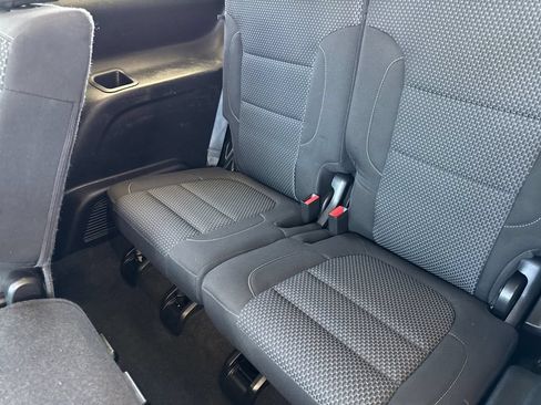 Used 2022 GMC Acadia SLE w/ Driver Convenience Package FWD image 16