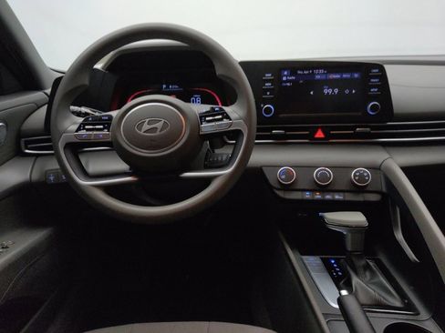 Used 2024 Hyundai Elantra SE image 22