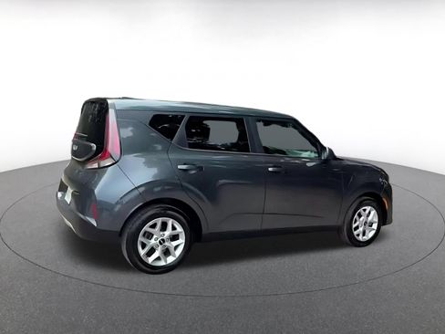 Used 2025 Kia Soul LX w/ LX Technology Package FWD image 14