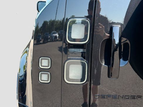 New 2026 Land Rover Defender 110 X-Dynamic SE AWD/4WD image 10