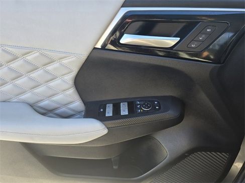 Used 2023 Mitsubishi Outlander SEL image 12