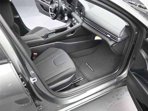 New 2026 Hyundai Elantra SE image 9