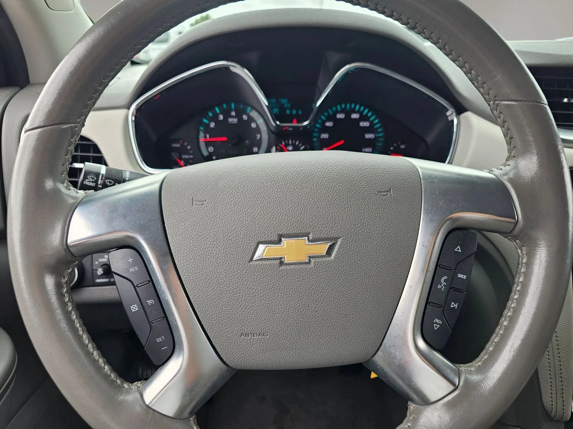 Used 2015 Chevrolet Traverse LT w/ Style and Technology Package FWD image 11