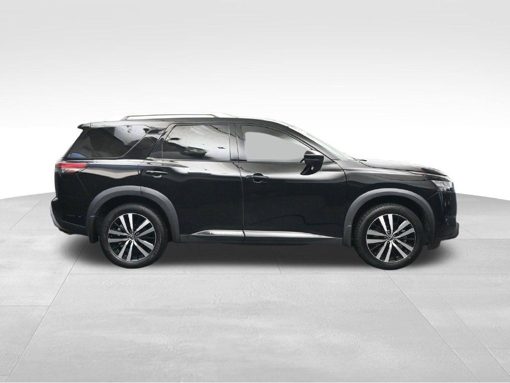Used 2024 Nissan Pathfinder Platinum w/ Cargo Package AWD/4WD image 6