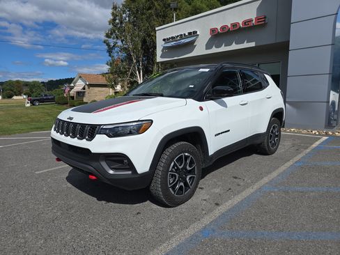 New 2025 Jeep Compass Trailhawk w/ Trailhawk Elite Group image 7
