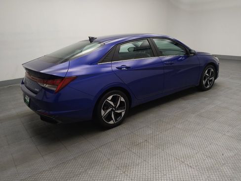 Used 2023 Hyundai Elantra Limited w/ Preferred Accessory Package FWD image 10