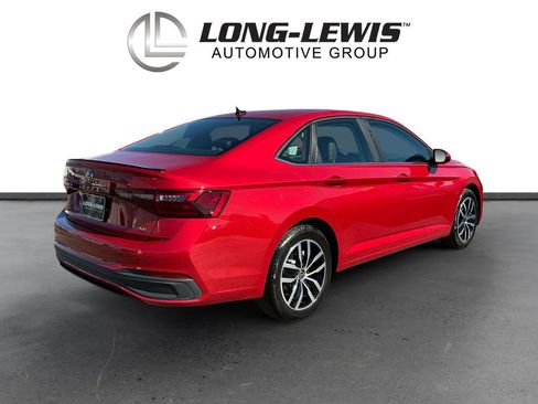 Used 2025 Volkswagen Jetta SE w/ Sunroof Package image 7