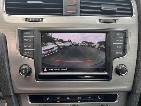 Used 2016 Volkswagen Golf SE image 20