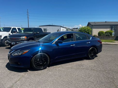 Used 2017 Nissan Altima 2.5 SR FWD image 7