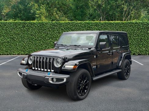 Used 2023 Jeep Wrangler Unlimited Sahara w/ Cold Weather Group AWD/4WD image 8