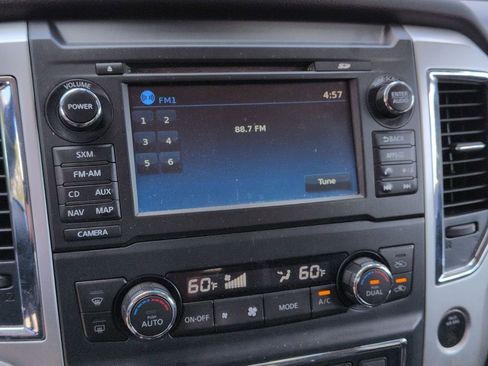 Used 2017 Nissan Titan PRO-4X w/ Pro-4x Convenience Package image 15