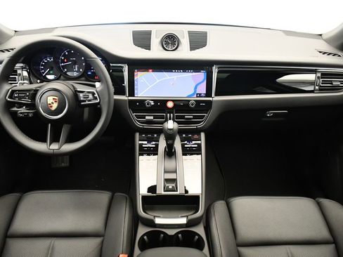 Certified 2025 Porsche Macan AWD/4WD image 22