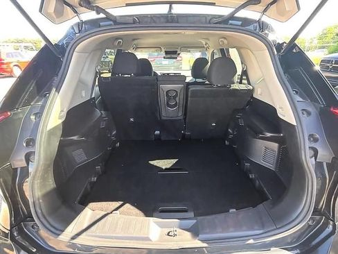 Used 2019 Nissan Rogue S w/ Special Edition Package FWD image 7