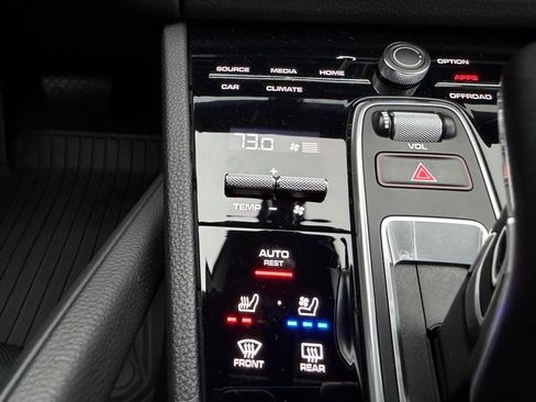 Used 2022 Porsche Cayenne E-Hybrid Coupe image 24