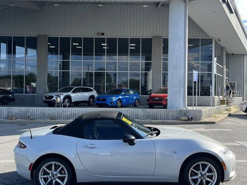Used 2017 MAZDA MX-5 Miata Sport image 2