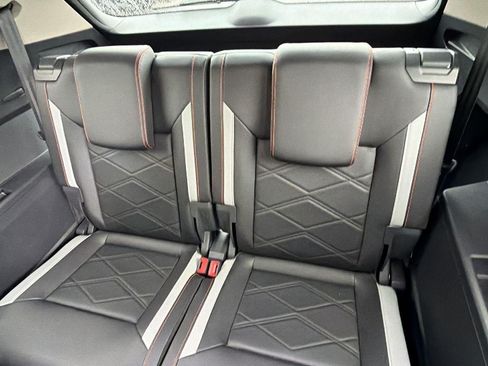 Used 2025 Volkswagen Atlas Peak Edition SE AWD/4WD image 23