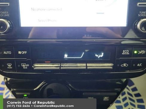 Used 2020 Toyota Prius LE image 19