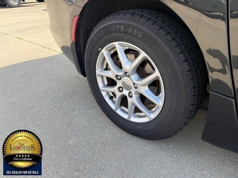 Used 2023 Chrysler Voyager LX image 22