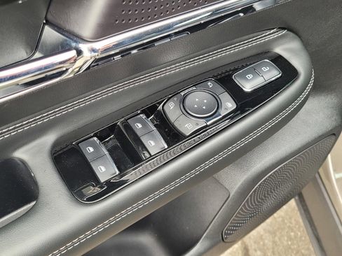 Used 2025 Lincoln Corsair FWD image 17